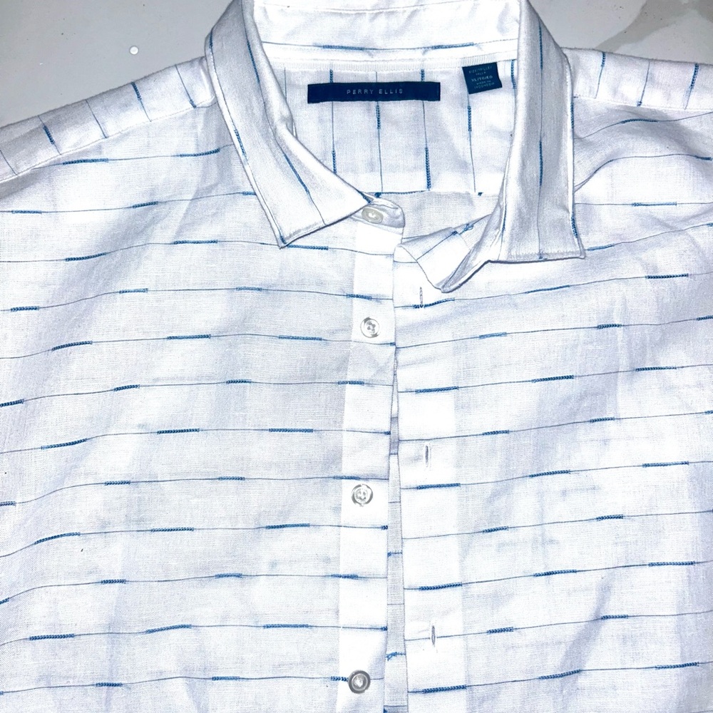 ITEM SOLD OFFSITE! 

PERRY ELLIS Casual White and Blue Button Down Linen Shirt